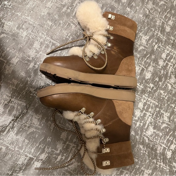 UGG  Viki Waterproof Lace Up  Boots US Sz 7.5 Brown Leather & Shearling - Picture 4 of 9